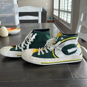 FOCO men’s size 8 Green Bay Packer high tops
